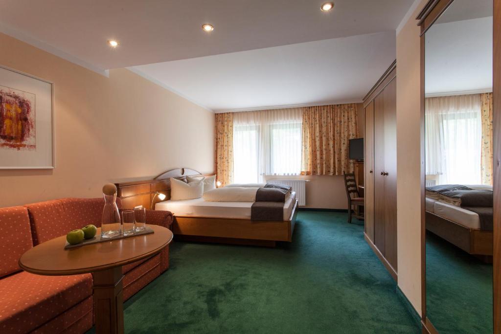 Natur Residenz Anger Alm - Adults Only Sankt Leonhard im Pitztal Room photo